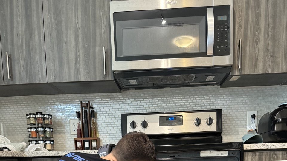 Over-the-range microwave in an Orlando kitchen